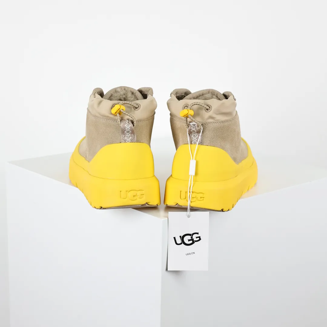 Copy price 💰700 Core recommendation Good price It is a very suitable choice for home furnishings. In recent years, uug has launched a series of styles, which are partial to the preferences of young consumers and have also moved to the forefront of fashion trends. Shoe body material: water-repellent coated suede upper, 17mm UGGPURE™ implantable wool insole, lightweight non-slip and comfortable rubber outsole, with brand LOGO and trademark, with full packaging. Size: 35 36 37 38 39 40 41 42 43 44 45